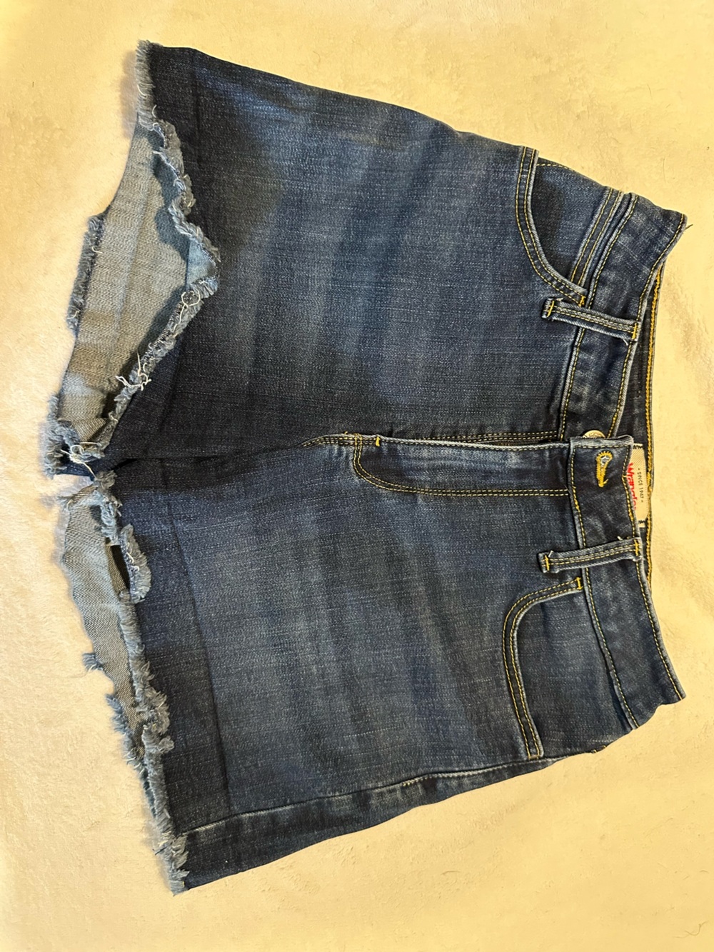 Wrangler 4” Frayed Shorts